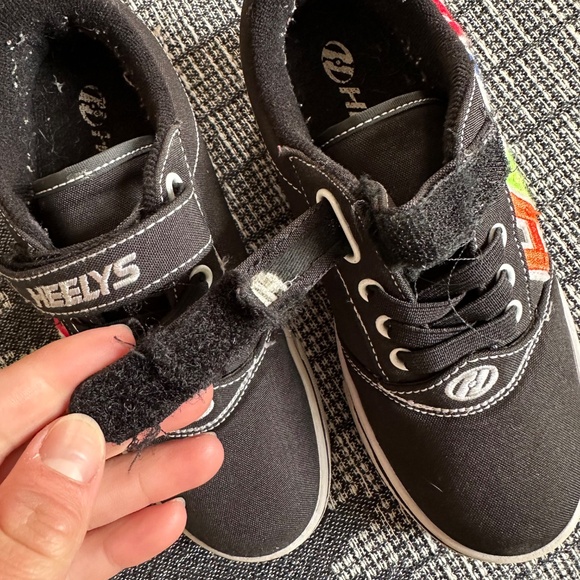 HEELEYS SIZE 2- LIGHTLY USED - Picture 10 of 12